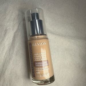 Revlon Illuminance Skin-Caring Foundation 1oz/30ml Color:light ivory 109